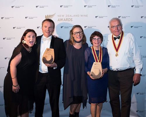 Hawke’s Bay wins big at the New Zealand Wine Awards - Winetitles