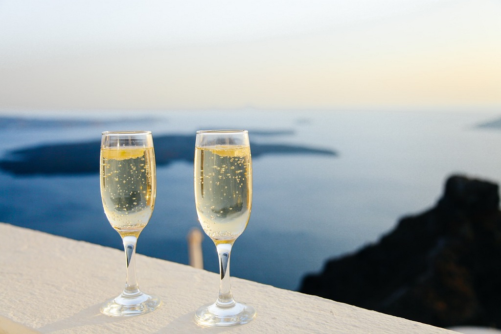 Brut sparkling wines demand to dominate, yielding a third of the global revenue share.