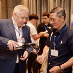 Mr Jack Cumming from Sorby Adams (L) and HaNoi sommelier Mr Tran Quoc Thanh